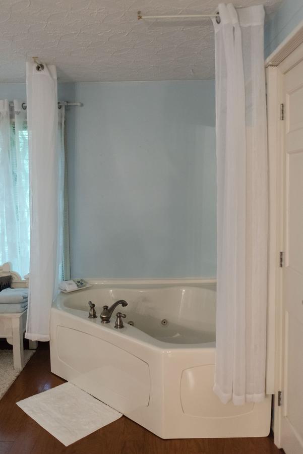The At White Oak Bed & Breakfast