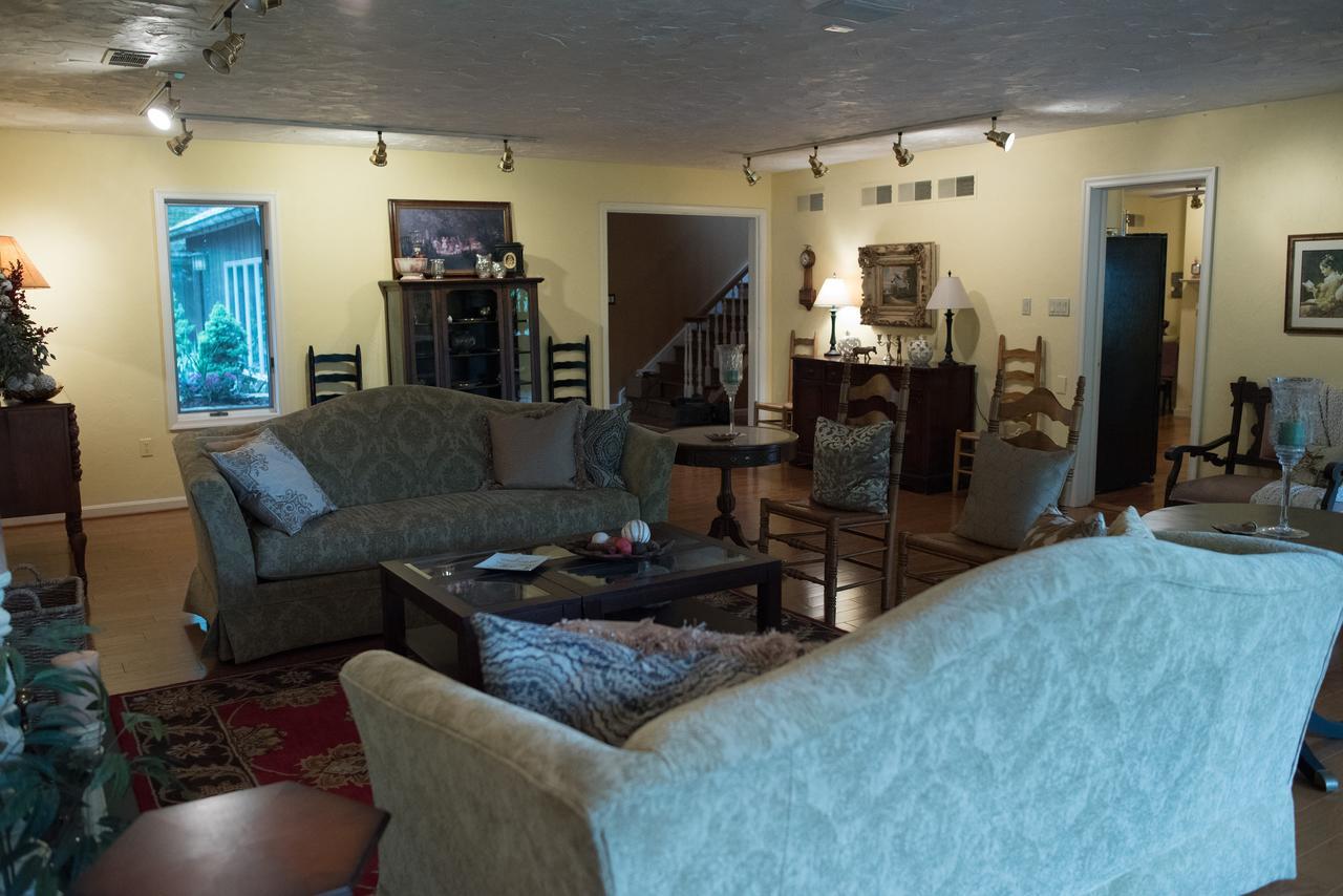 The At White Oak 5*